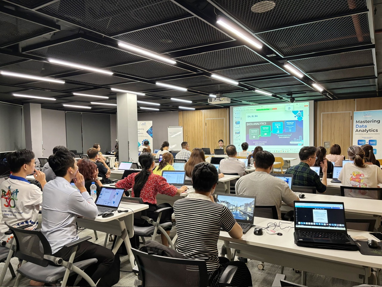 Lớp Agentic AI Analytics tại MDA