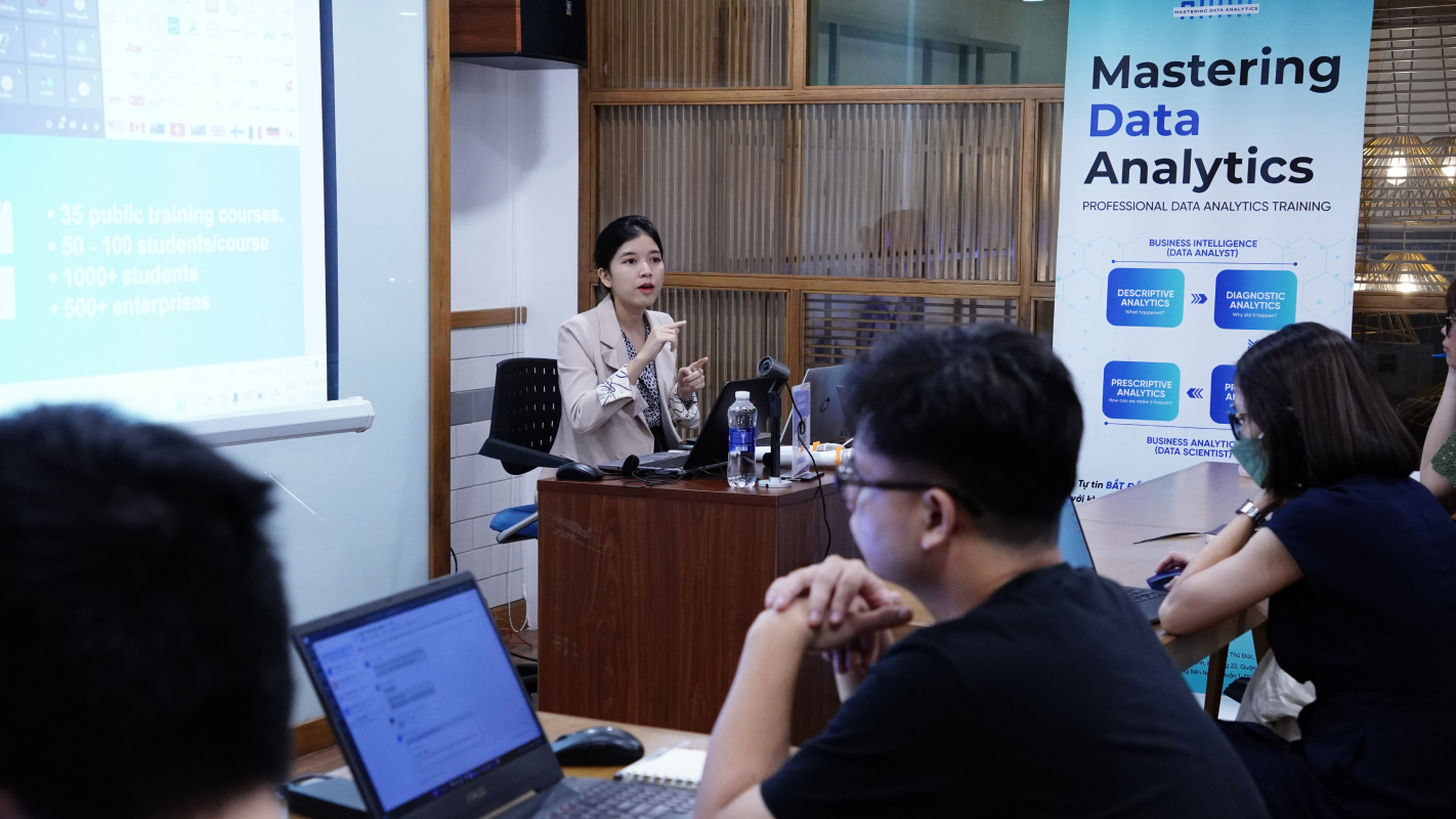 Lớp học tại Mastering Data Analytics